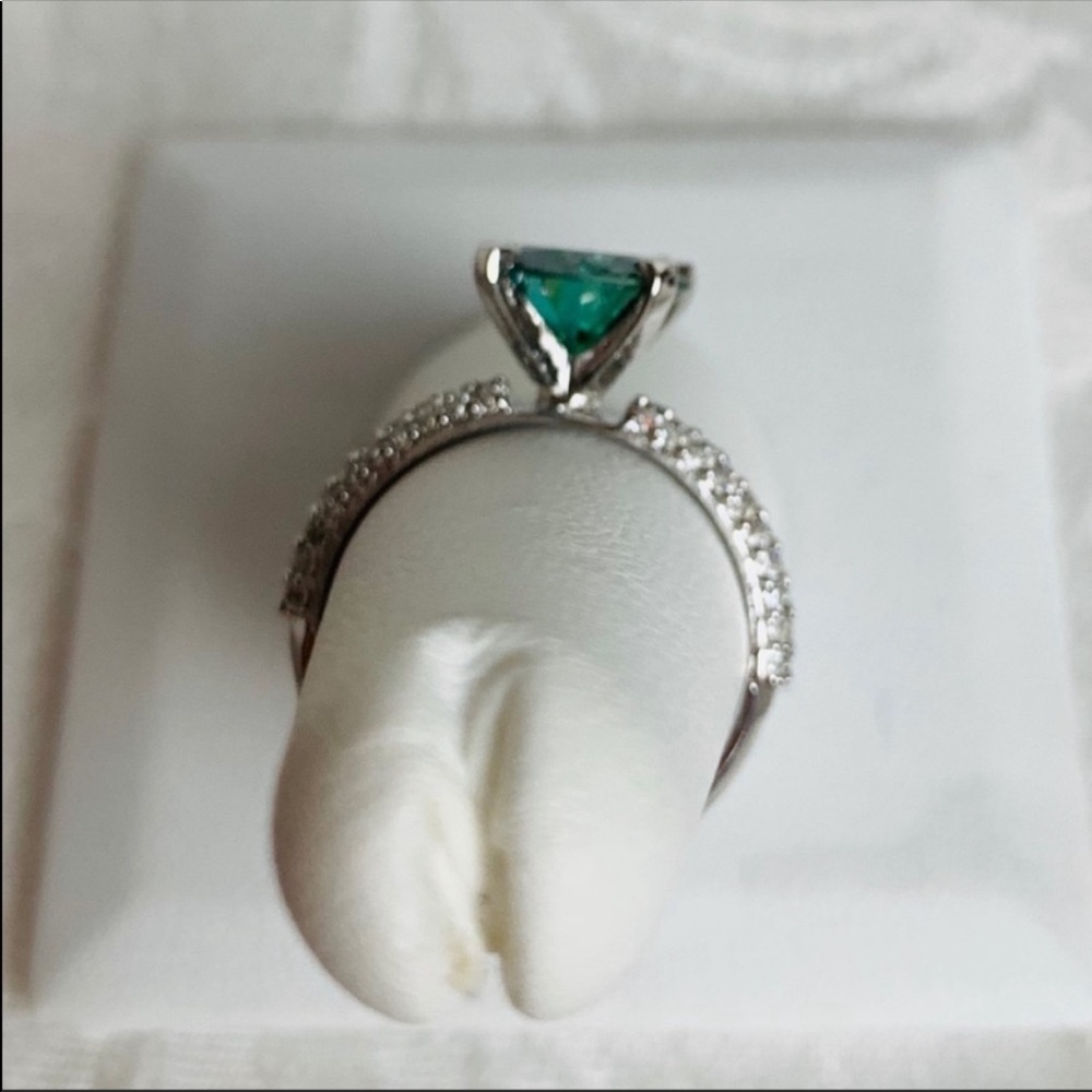 3.0 Carat VVS1 Vivid Blue Moissanite Ring - Picture 3 of 9